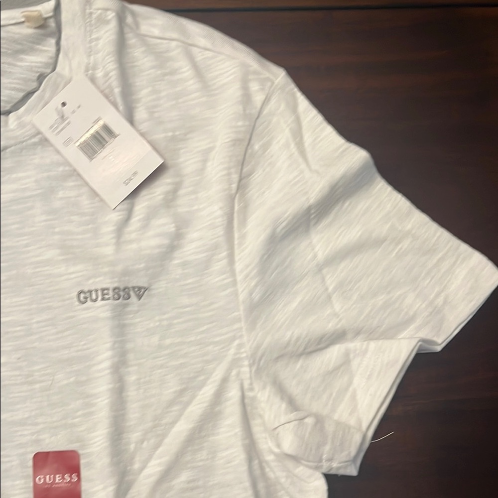 🏳️‍🌈 Guess White Short Sleeve Tee - Picture 3 of 7